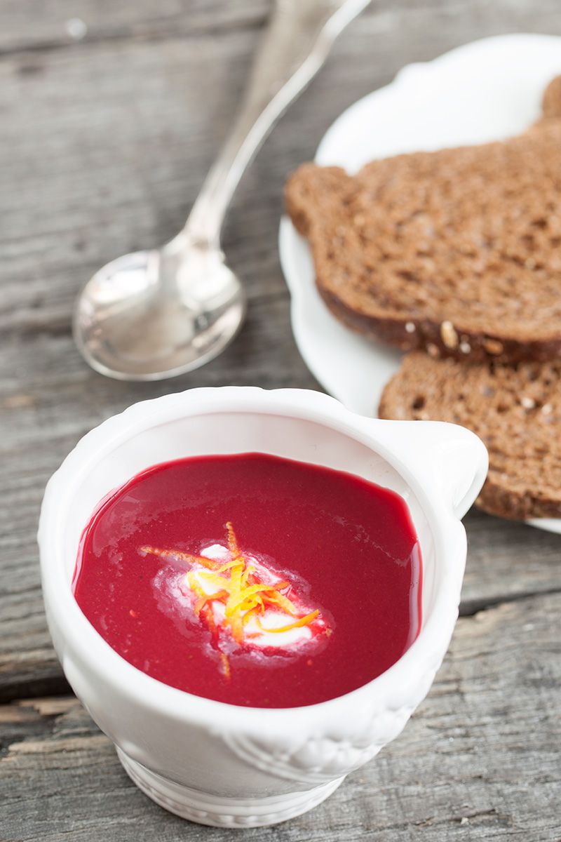 Red beet soup - ohmydish.com