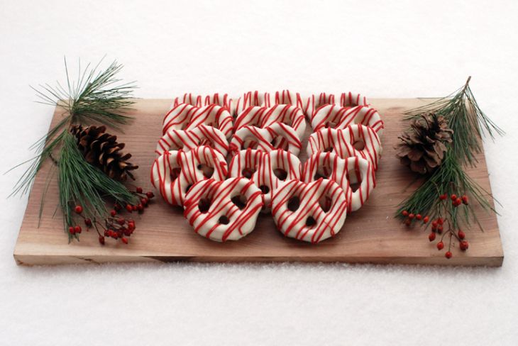 Chocolate covered pretzels Christmas style