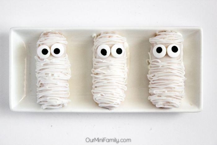 Mummy sponge cakes