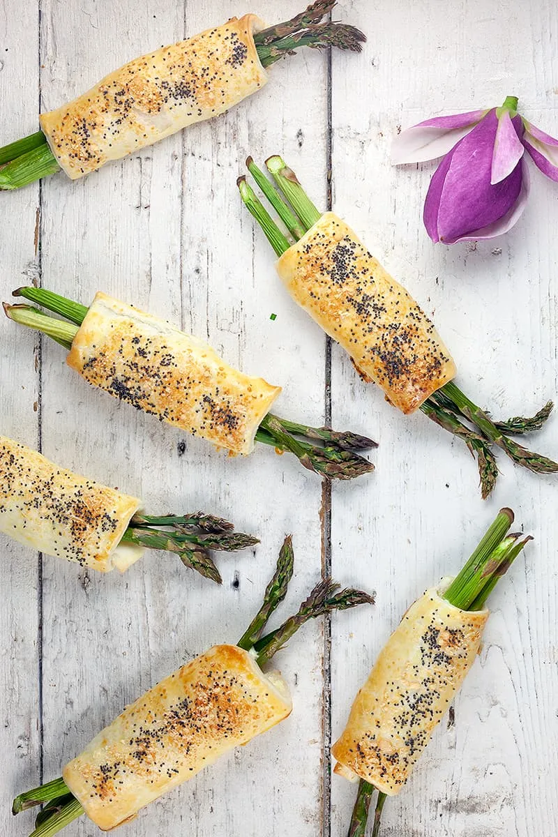 Asparagus puff pastry bundles