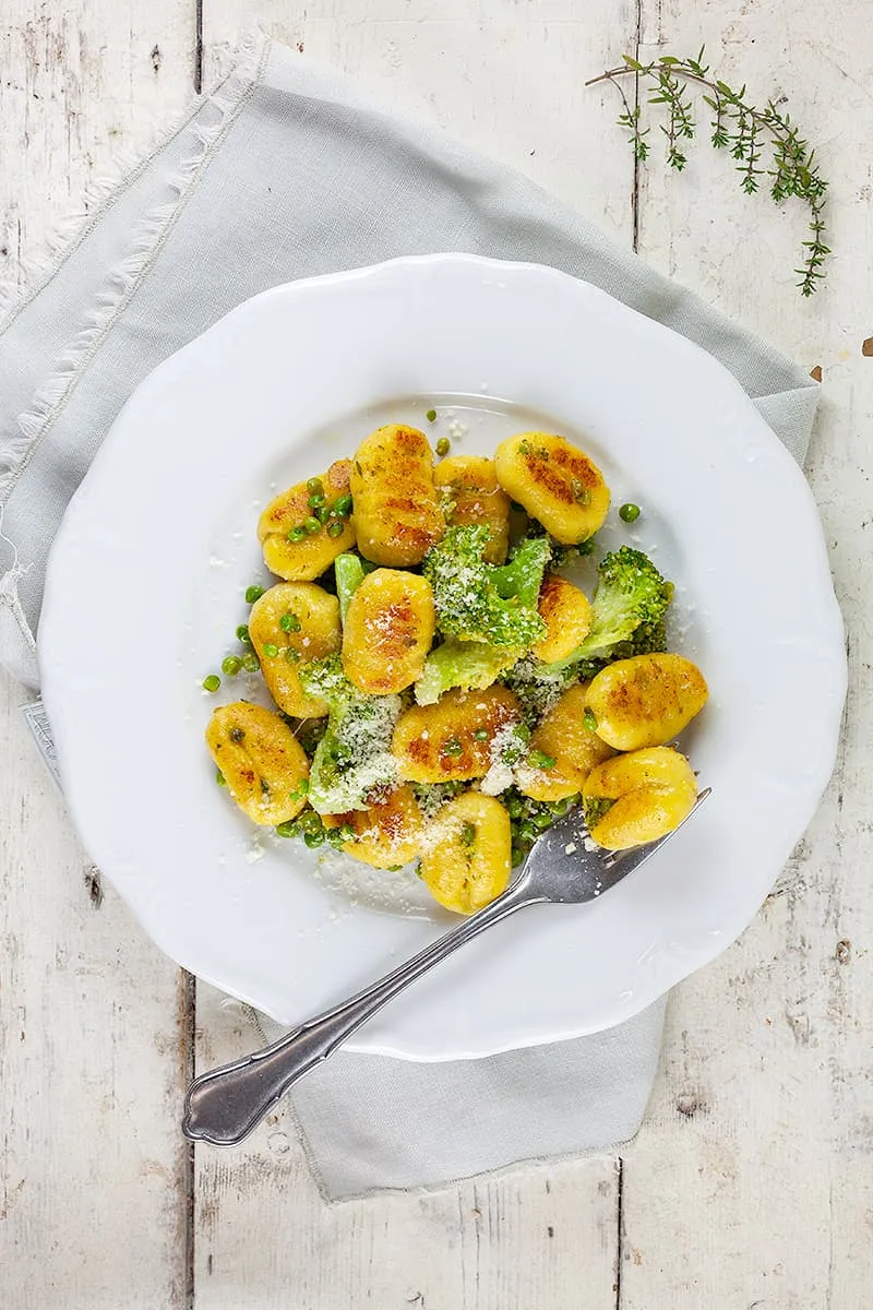 Baked gnocchi with broccoli