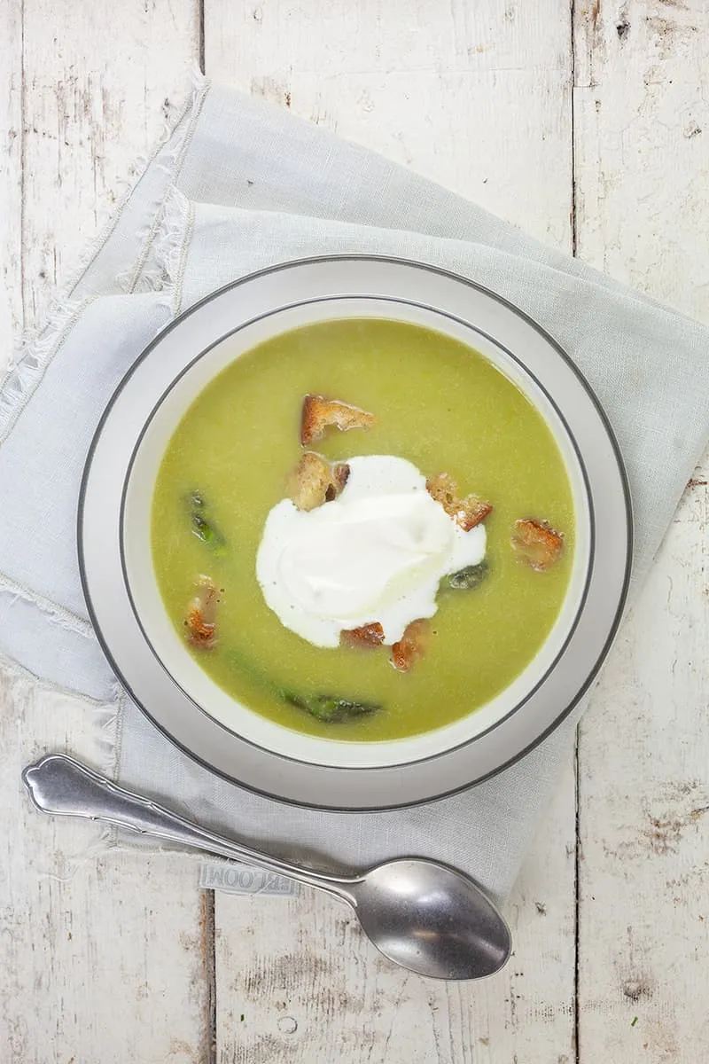 Green asparagus soup