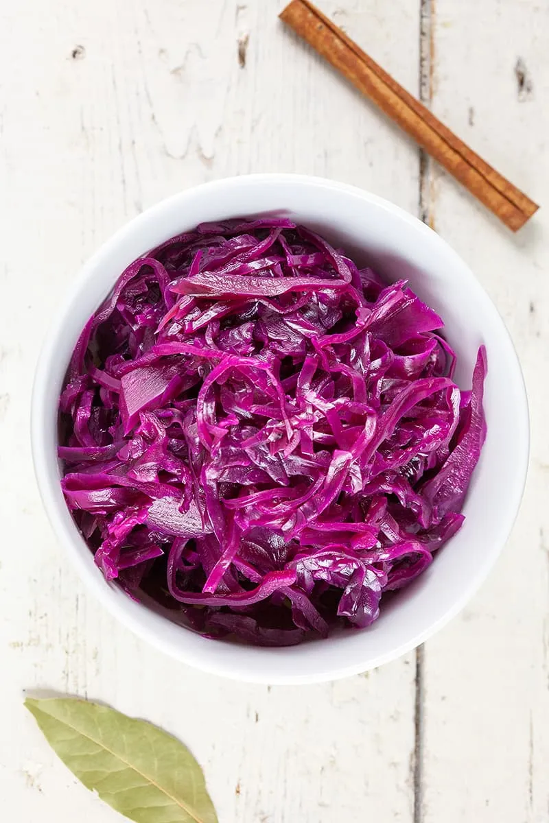 Sweet and sour red cabbage