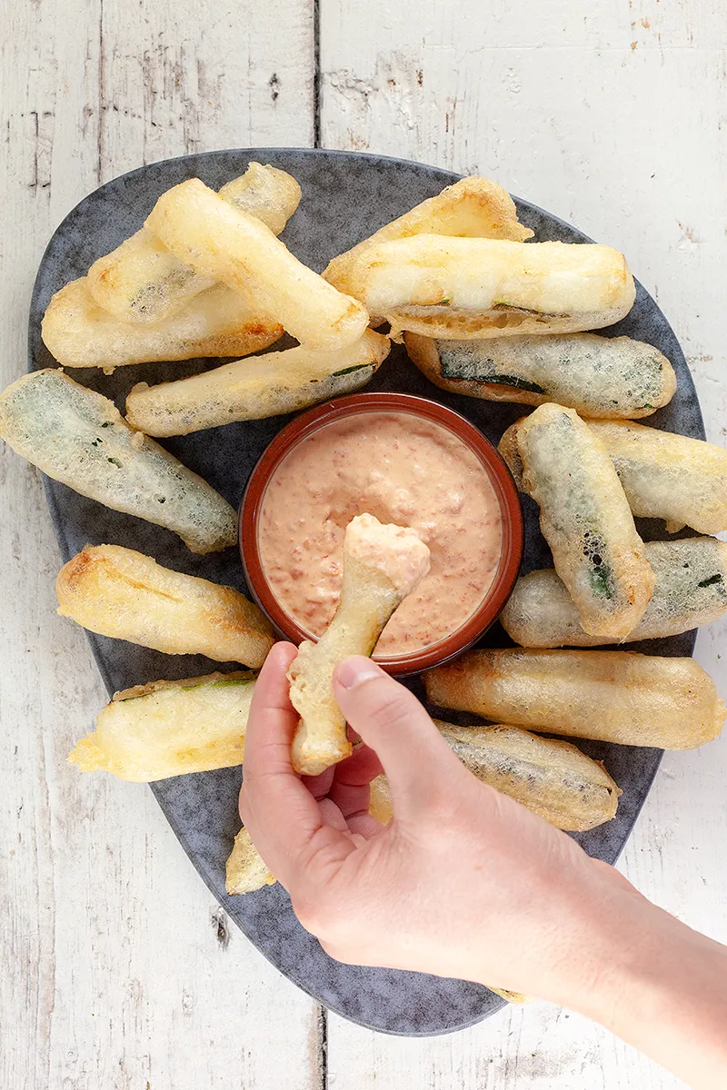 Zucchini tempura with bell pepper dip