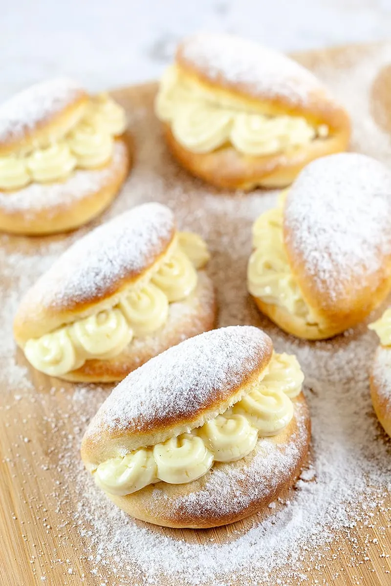 Dutch vanilla cream rolls (puddingbroodjes)