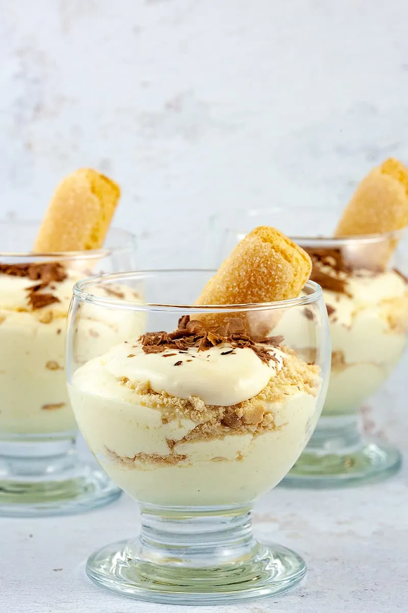 Easy advocaat mousse