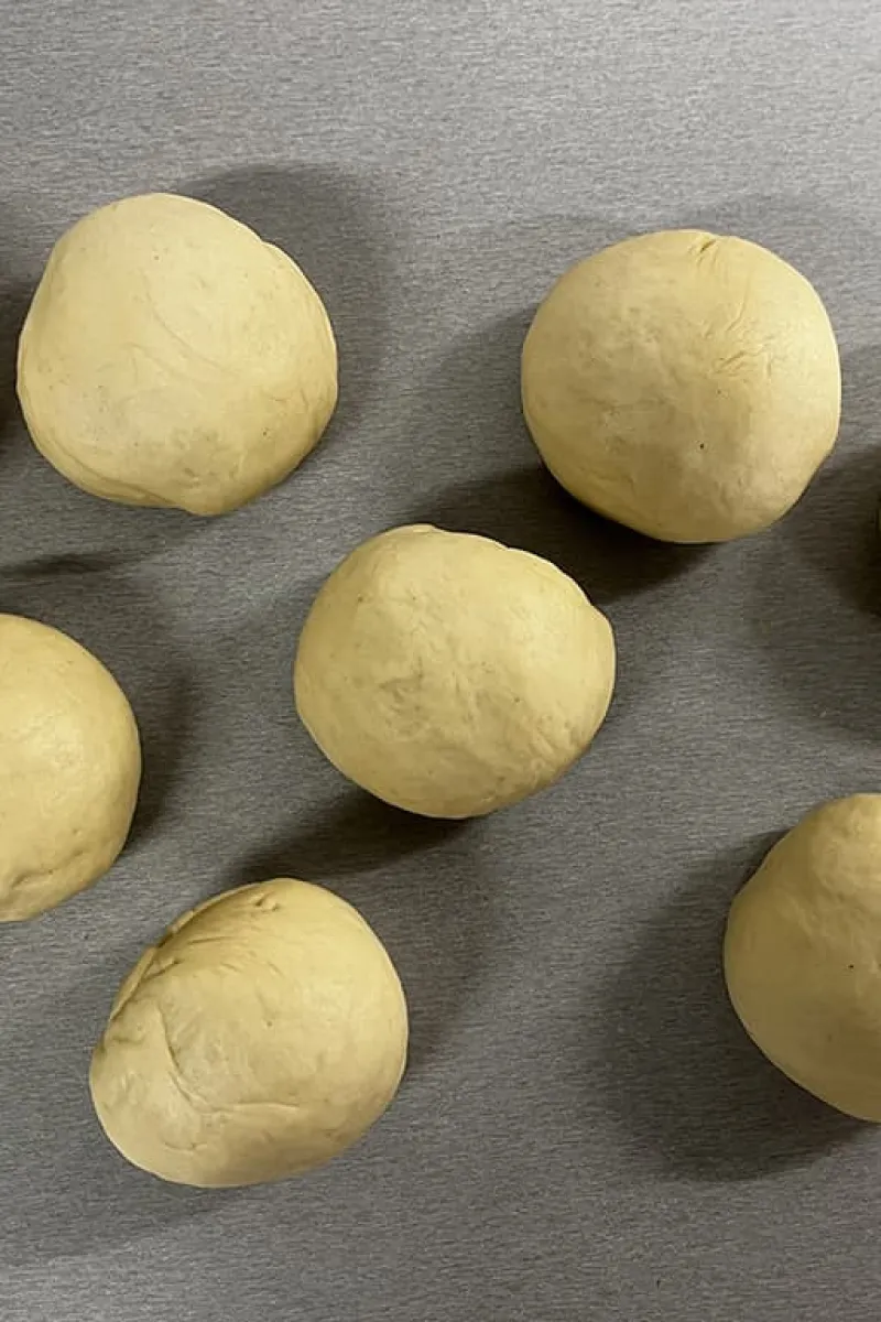 Making Dutch vanilla cream rolls - step 1