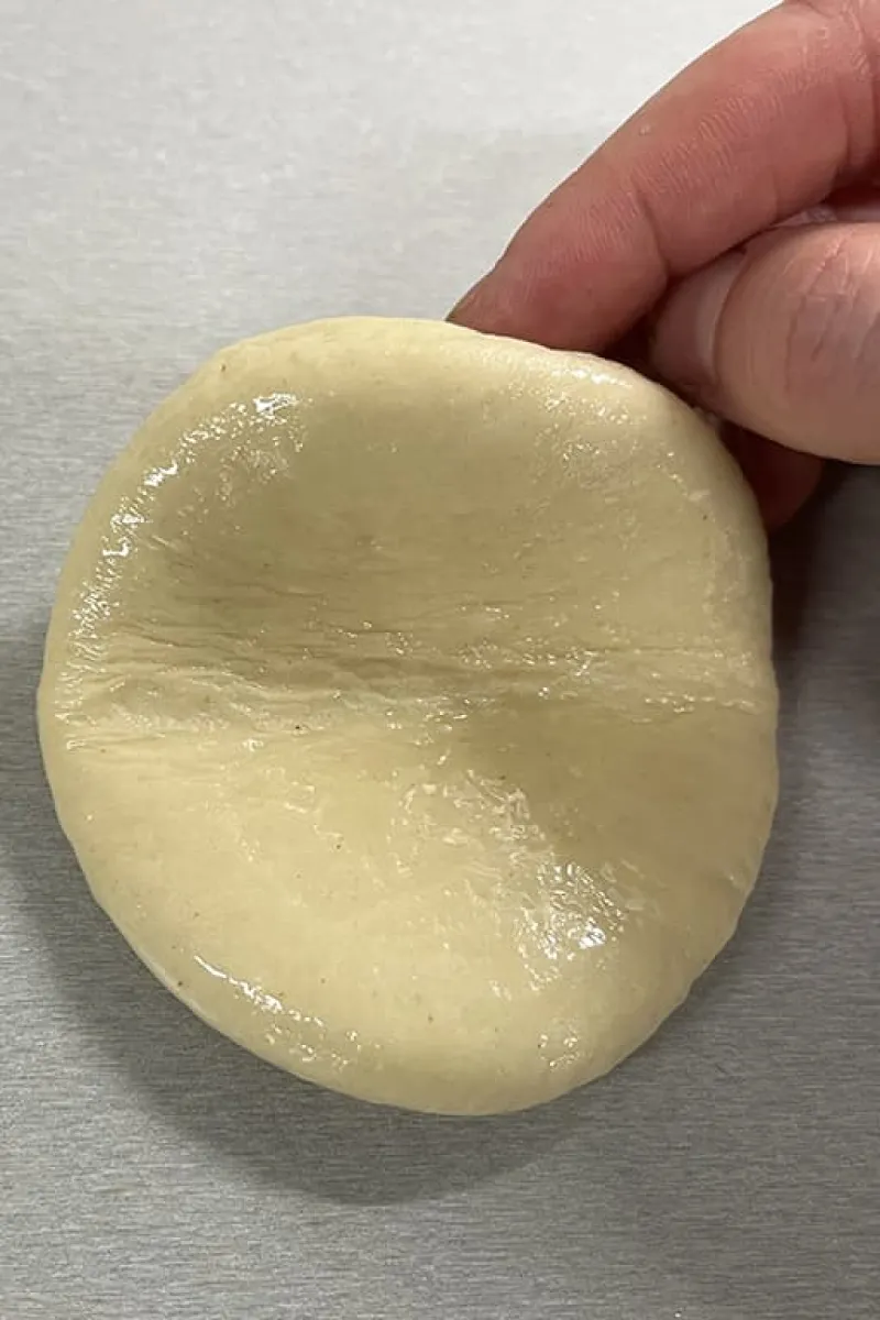 Making Dutch vanilla cream rolls - step 3