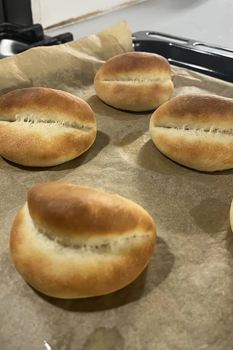 Making Dutch vanilla cream rolls - step 6