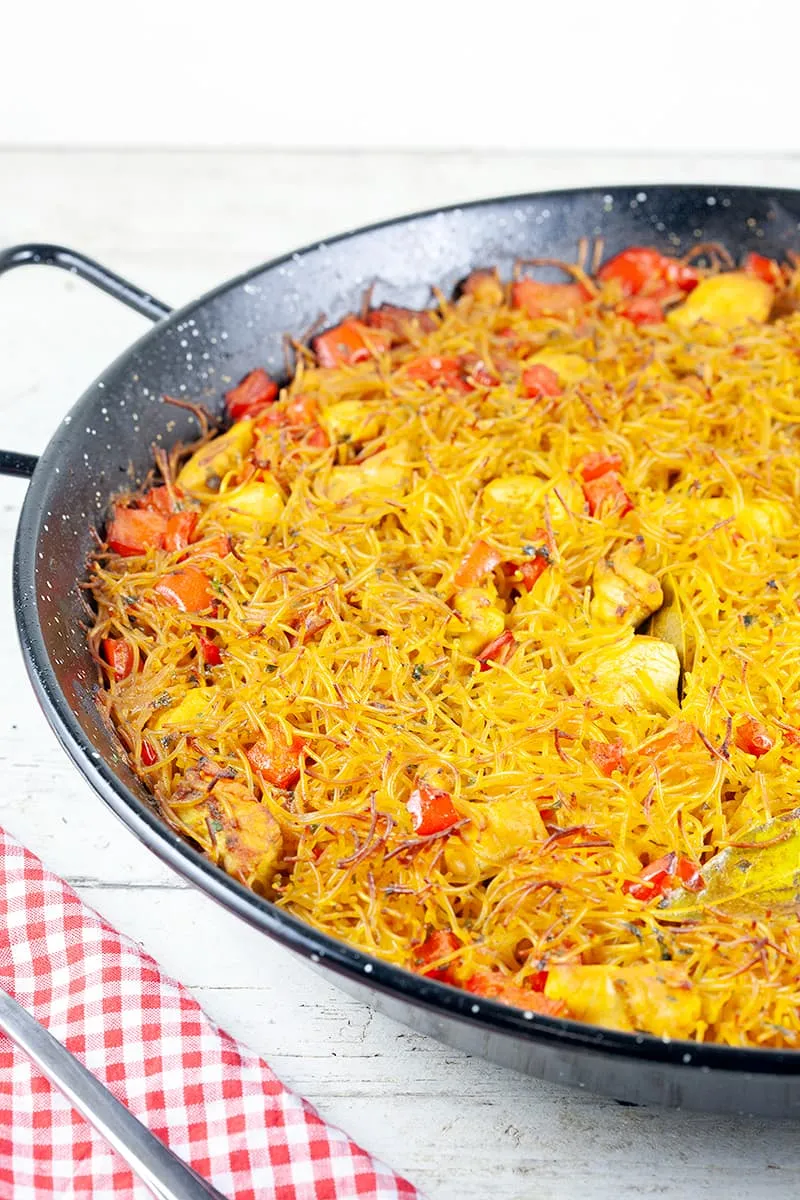 Catalan chicken Fideuá