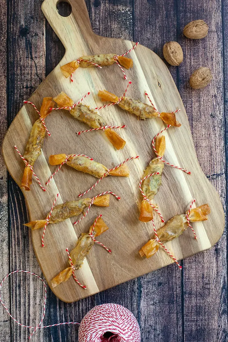 Cheese and walnut filo pastry sweets