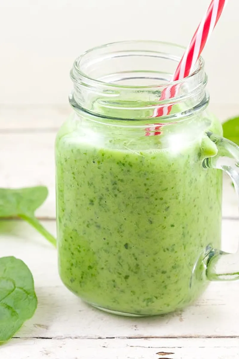 Green smoothie with spinach and banana