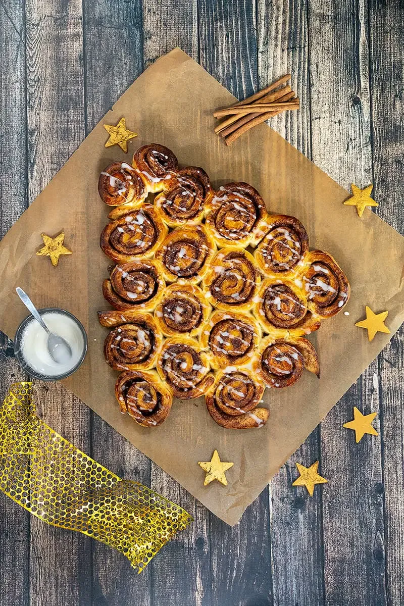 Cinnamon roll Christmas tree