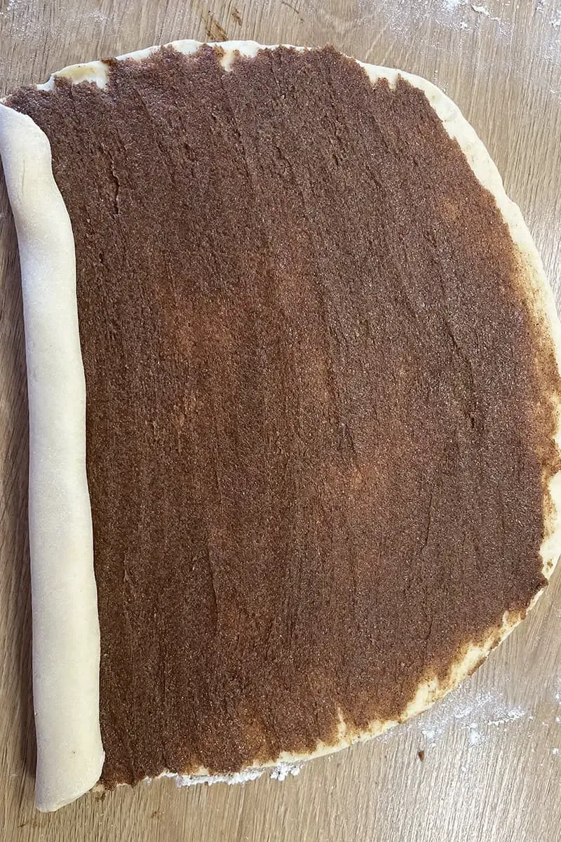 Making a cinnamon roll Christmas tree - step 1