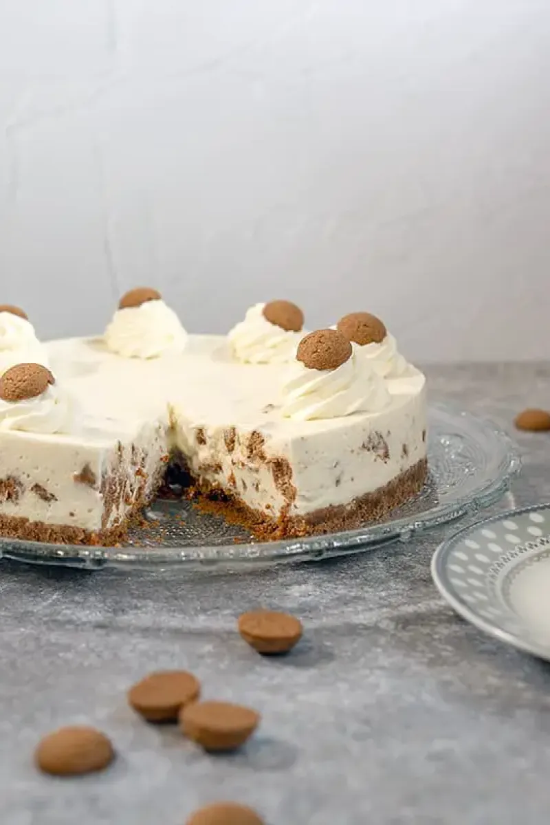 Homemade Dutch pepernoten cheesecake