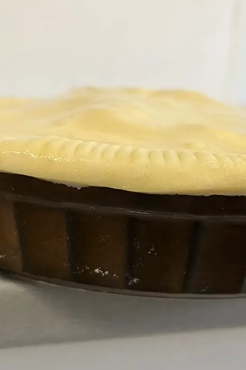 Making a traditional British meat pie - step 4