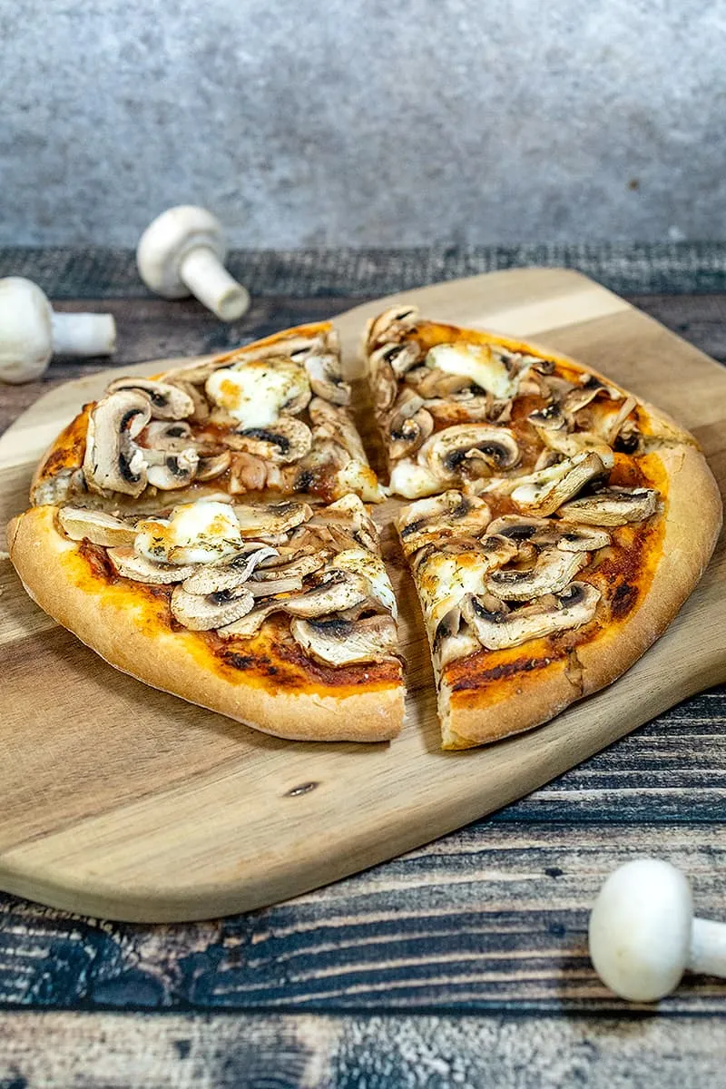 Home made pizza with lot's of mushrooms
