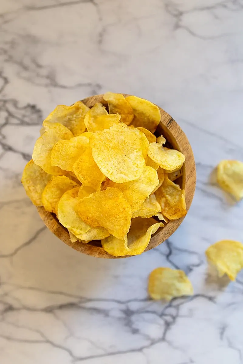 Home-made airfried potato chips