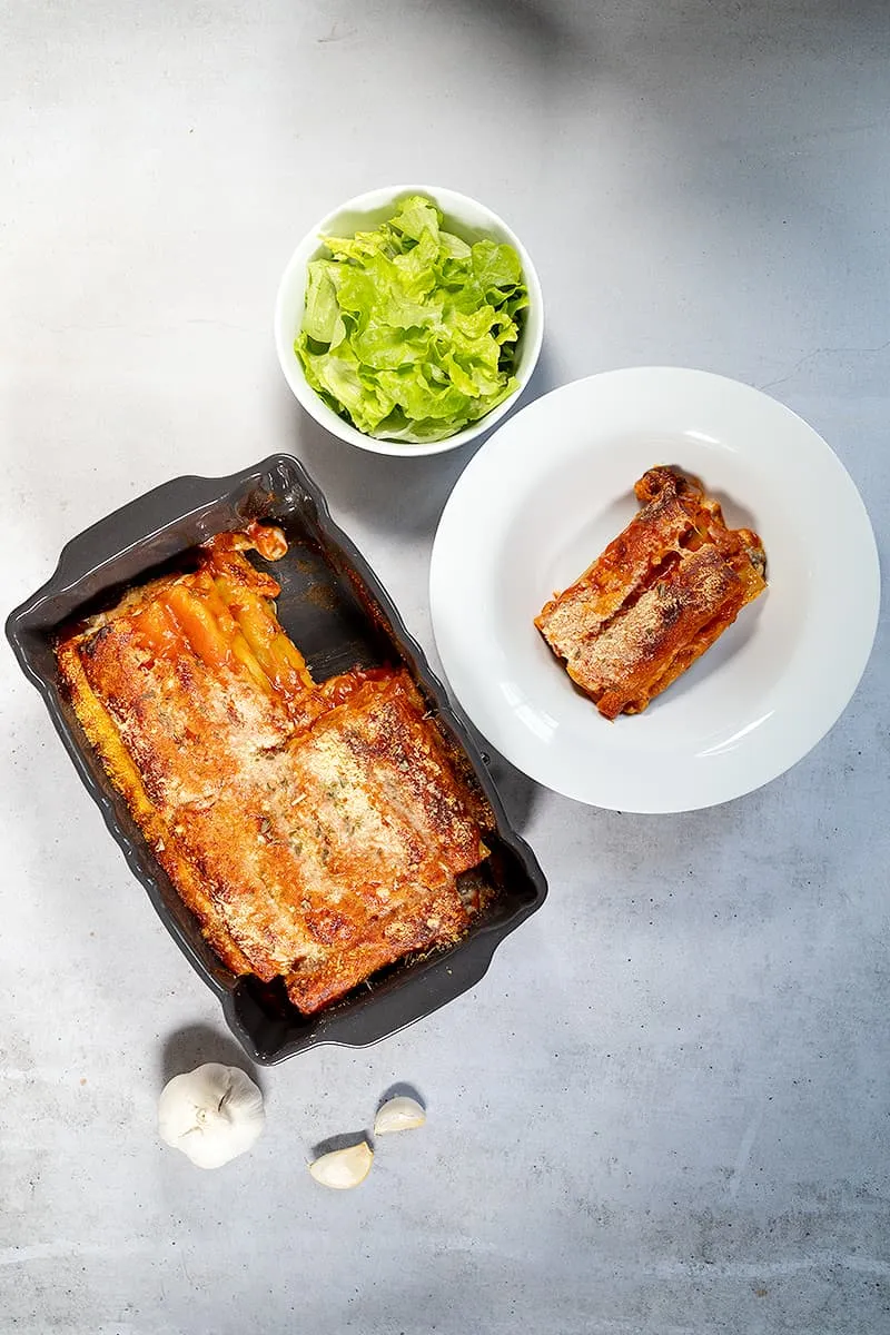 Beef cannelloni with mozzarella - delicious with béchamel sauce