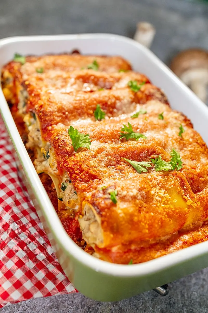 Cannelloni with goat cheese and zucchini - vegetarian stuffed pasta