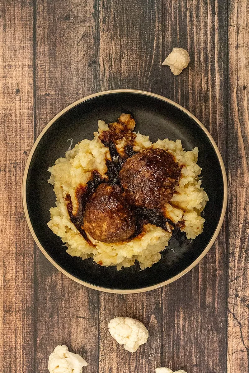 Cauliflower mash with meatballs - delicious weekday meal