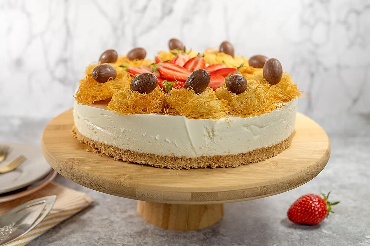 Cheesecake with strawberries (easter recipe)