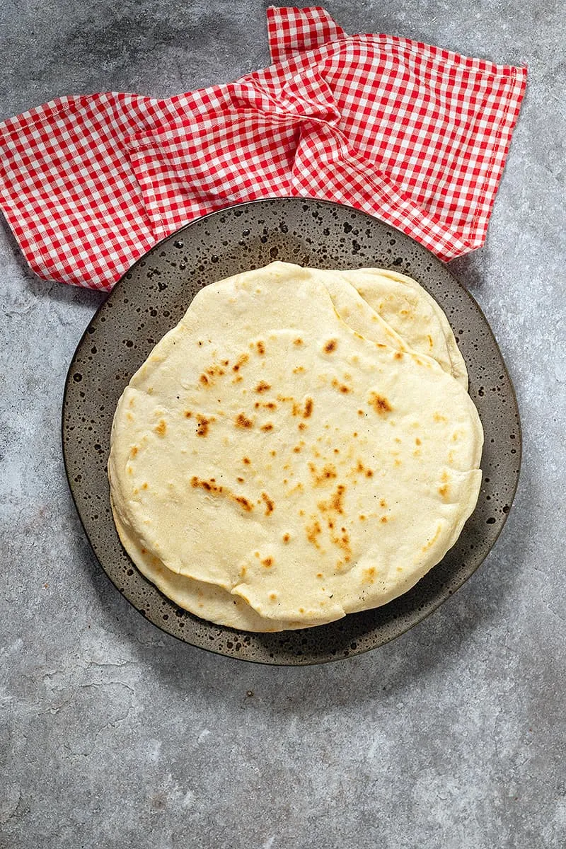 Homemade flour tortillas - easy soft tortillas