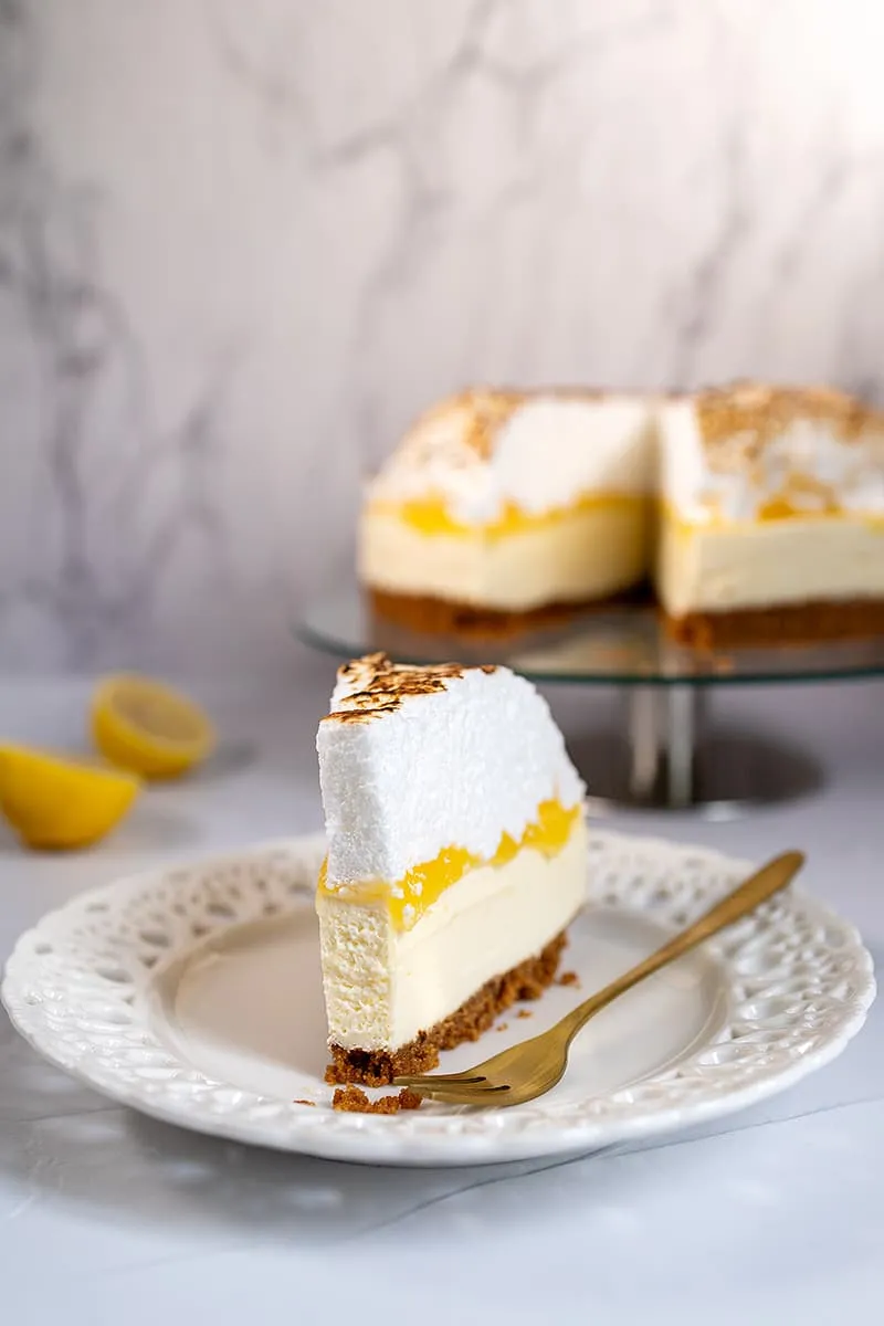 Lemon meringue cheesecake - a fresh lemon cake