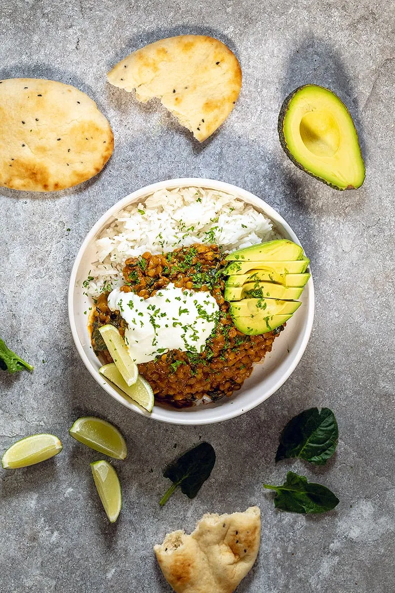 Lentil curry with spinach - vegetarian curry