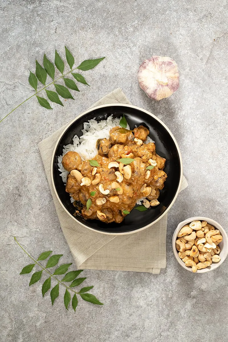 Mushroom curry with lime and cashew nuts