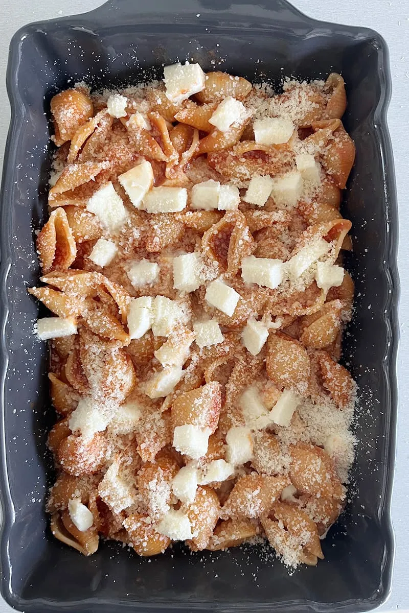 Pasta alla sorrentina preparation