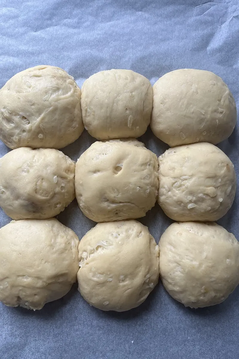 Pull-apart bread with onion and garlic preparation - step 2