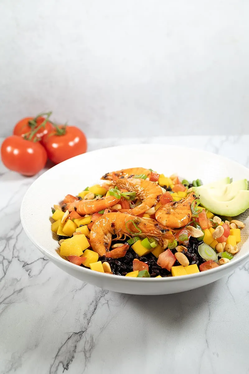 Shrimp, black rice and mango salad - with extra garlic