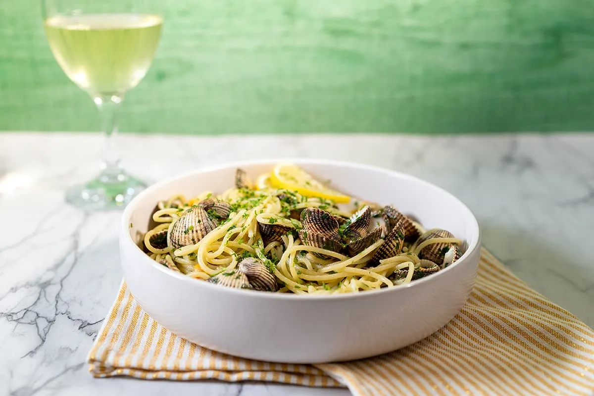 Home-made pasta vongole