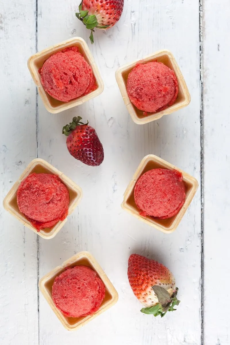 Strawberry sorbet - super easy recipe