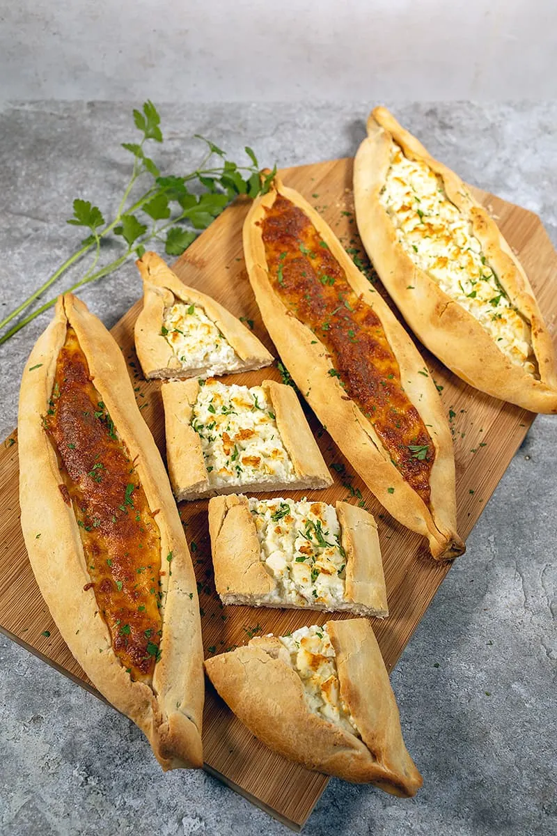 Turkish cheese pide – Peynirli pide