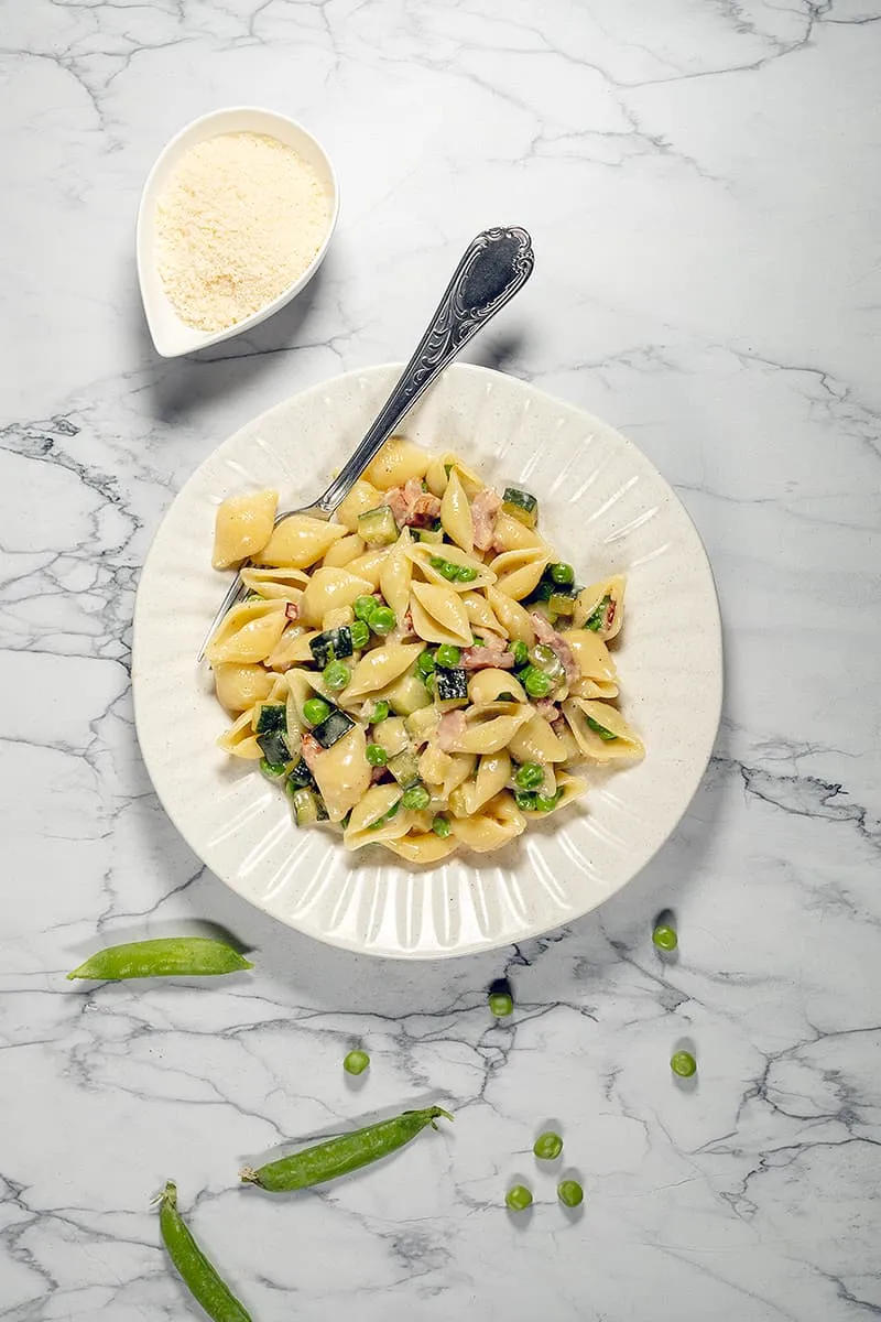 Creamy pasta with peas