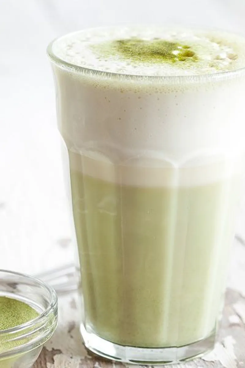 Green tea latte (matcha latte)