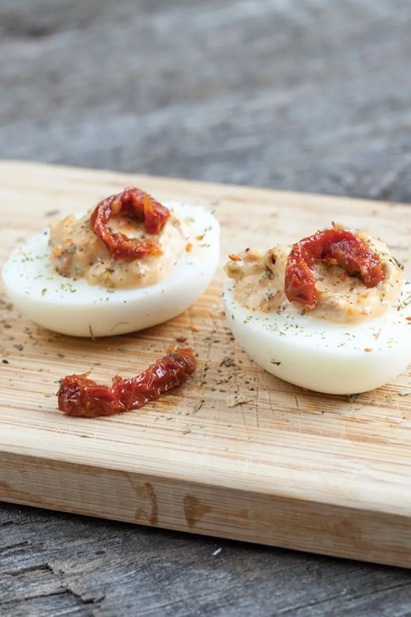 Sun-dried tomatoes deviled eggs