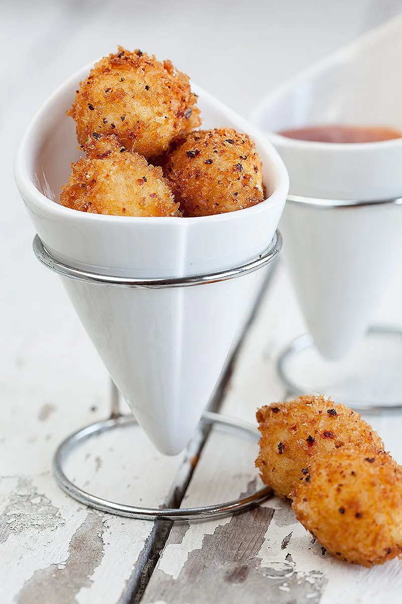 Fried mini mozzarella balls