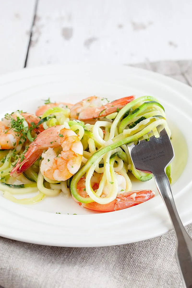 Courgette spaghetti with shrimp and coconut
