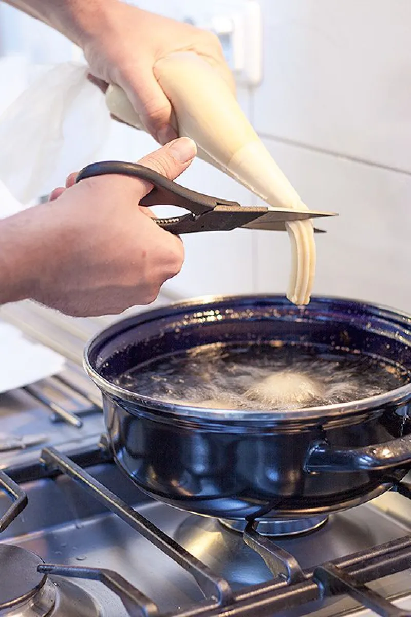 Making churros with raspberry chocolate sauce