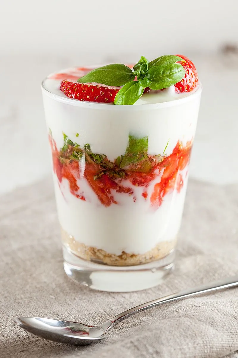 Strawberry yoghurt dessert