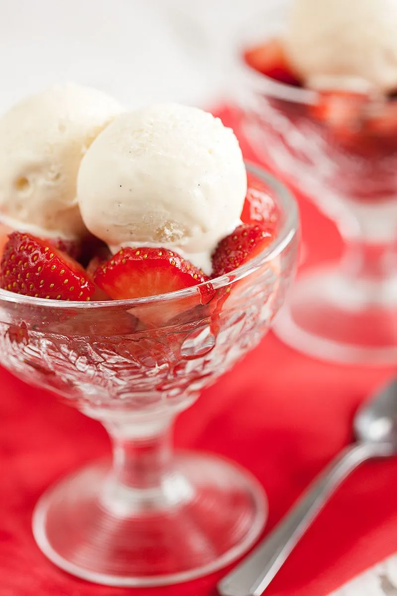 Vanilla ice cream with strawberries