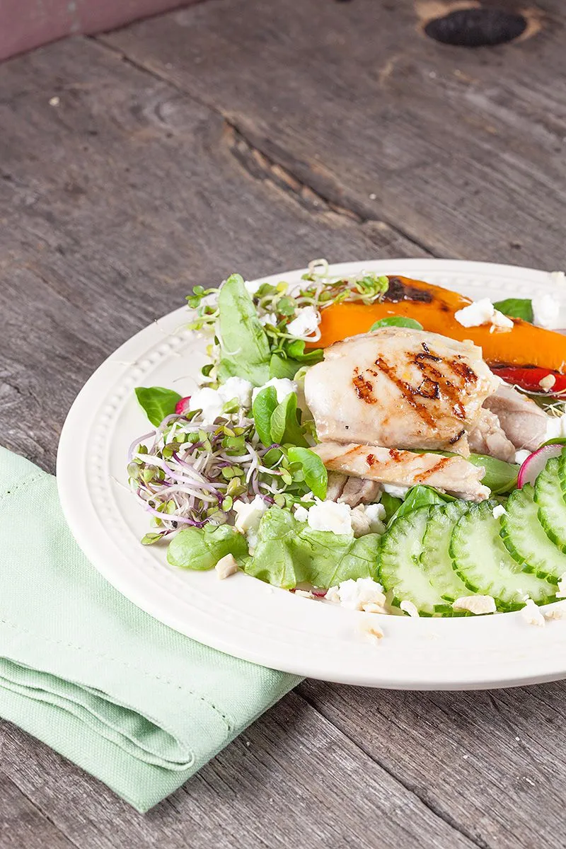 Butter salad with chicken thighs