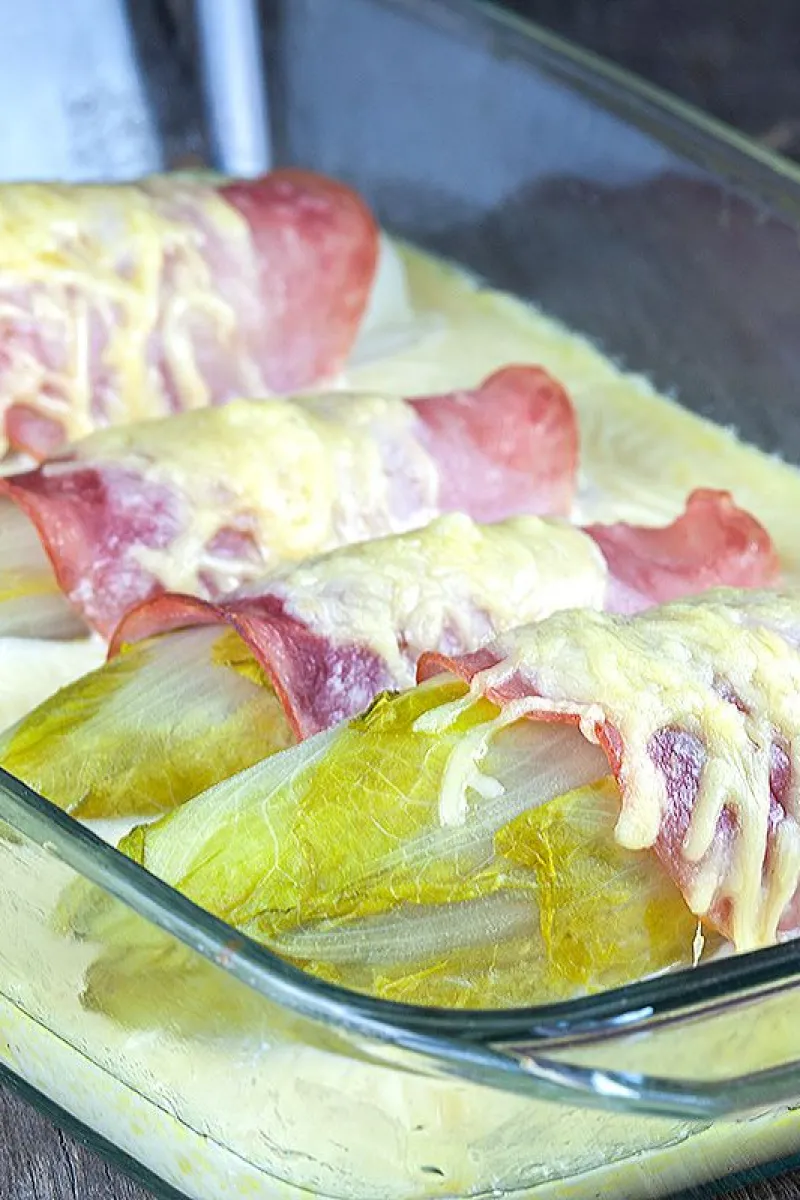 Chicory with ham and cheese sauce