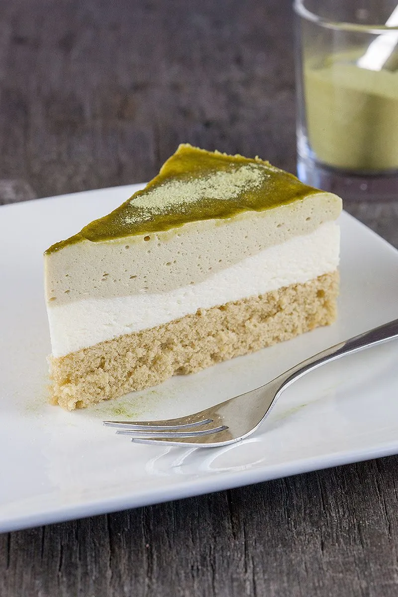 Green tea matcha mousse pie