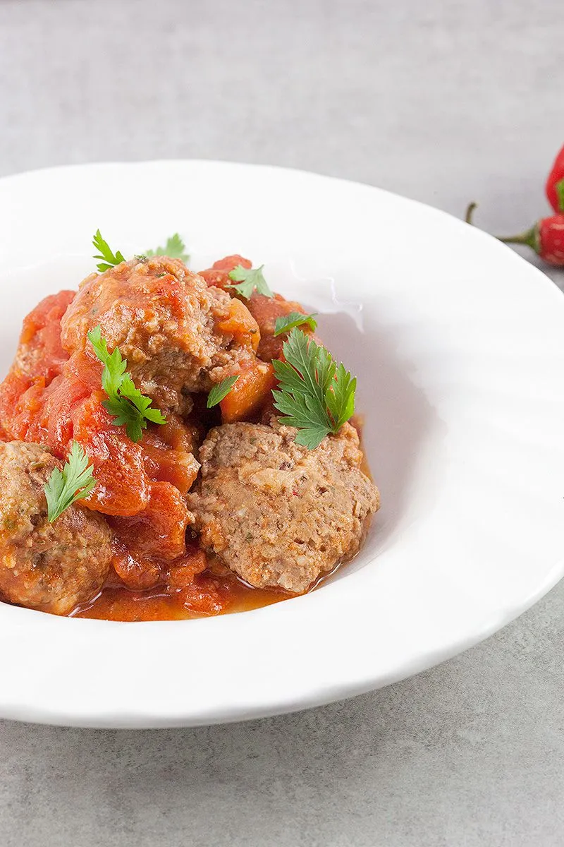 Spanish meatballs in spicy tomato sauce