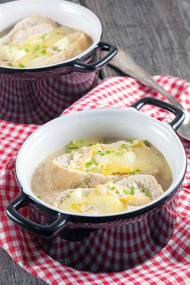Cheesy cauliflower soup