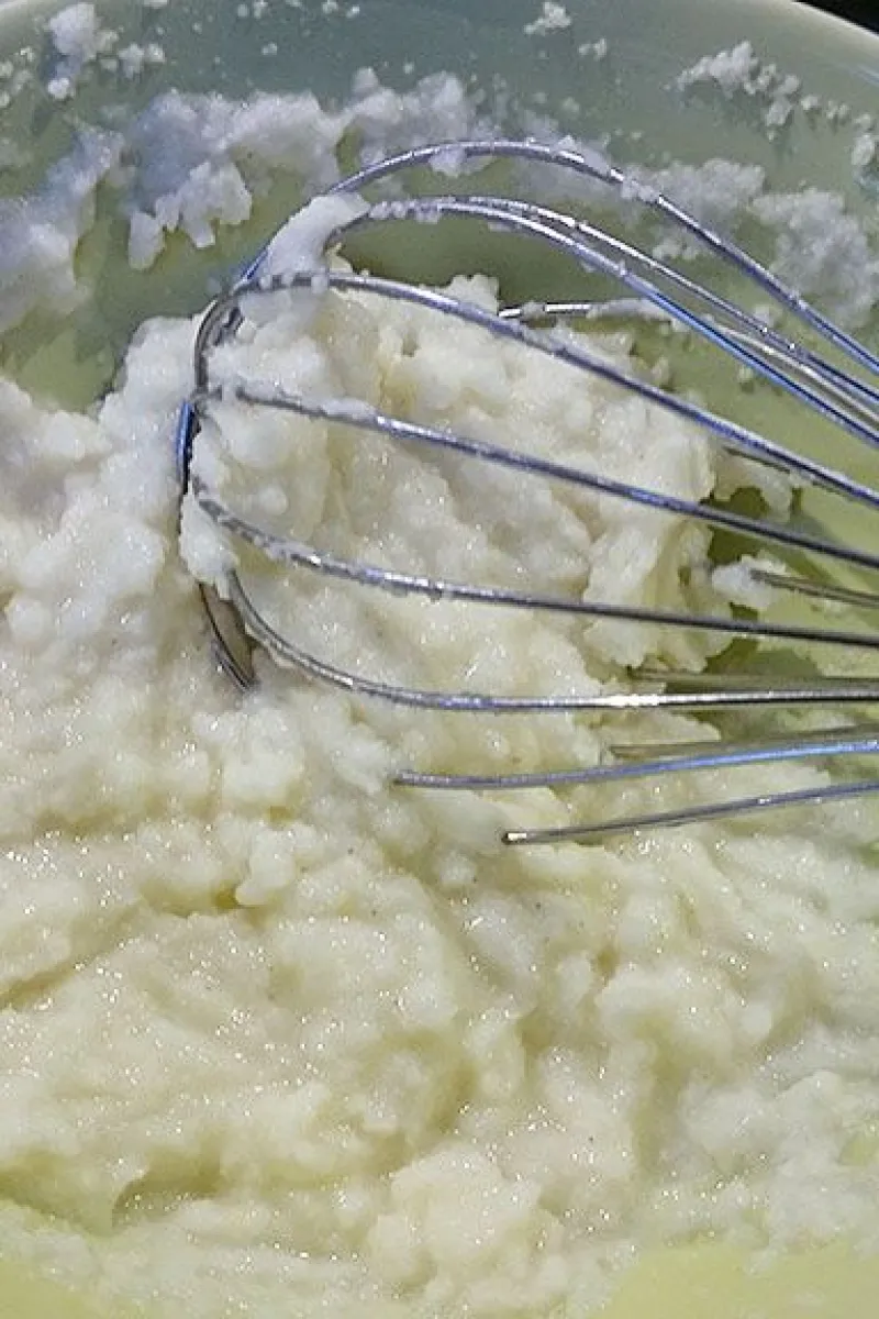 Corn flour and vinegar mixture